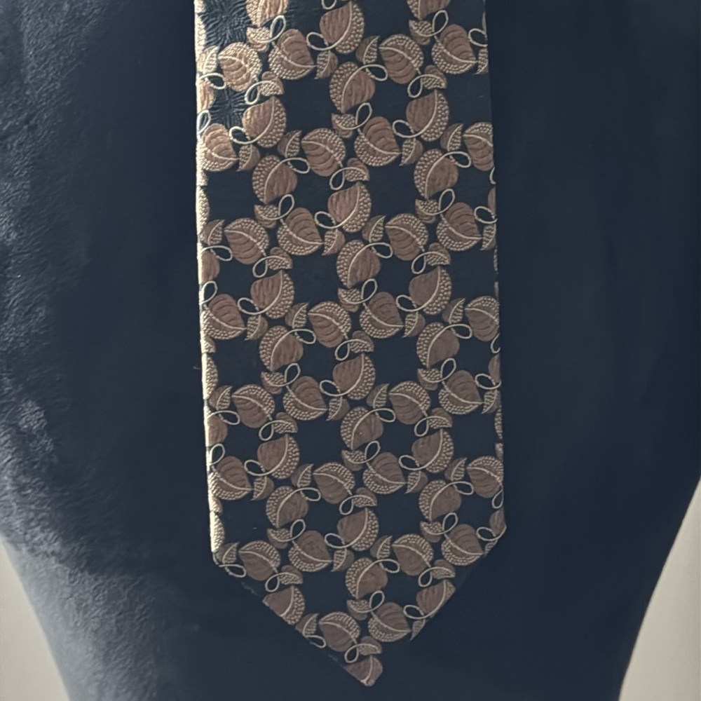 Jos A. Bank Collection 100% silk Black Ptrd‎ men’s dress tie New